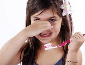 چگونه بوی بد دهان کودک را از بین ببریم؟