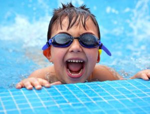 برای رفع مشکل کودکان بیش فعال از شنا و تنیس استفاده کنید